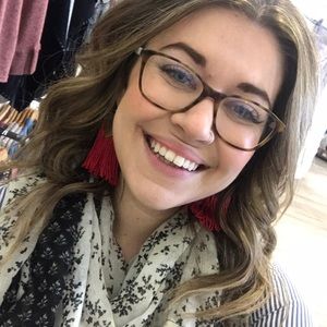 Meet your Posher, Laura